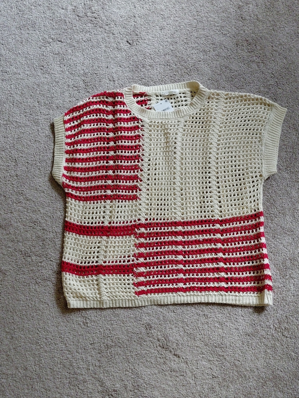 Blu Pepper Cream and Red Crochet Short-Sleeve Sweater